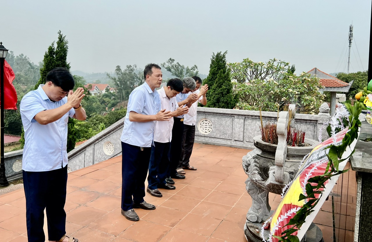 Đảng ủy-HĐND-UBND phường An Lạc tổ chức Viếng nghĩa trang Liệt Sĩ Chào mừng kỷ niệm 50 năm giải phóng Miền Nam thống nhất đất nước (30/04/1975-30/04/2025)